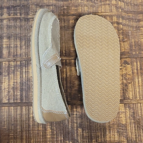 Childrens Place Tan Canvas Slip on Shoes Size 2 - Picture 5 of 8